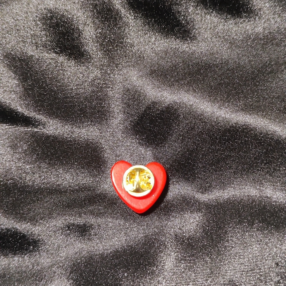 Red Heart Pin - Picture 2 of 3